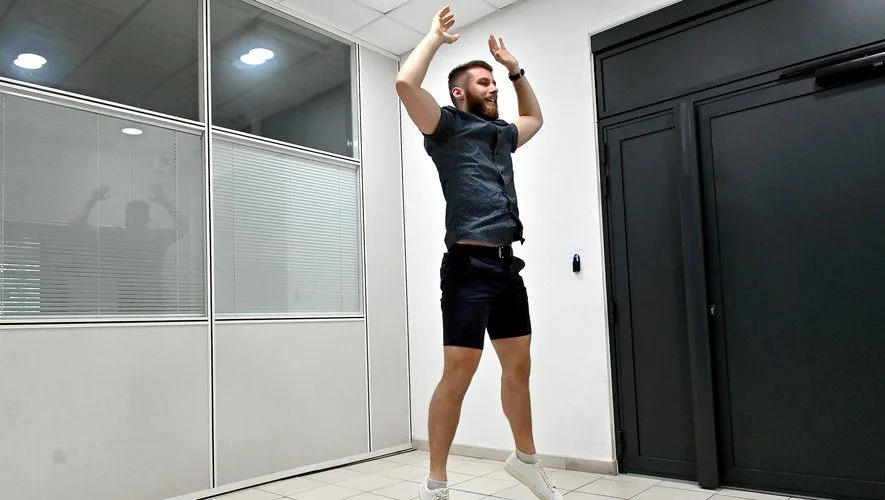 Joseph Salas fez burpees por 12 h seguidas